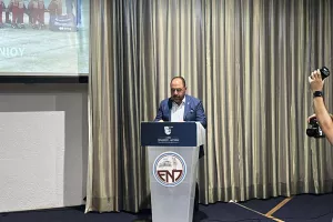 (ΦΩΤΟΣ kerkida) Η ΕΝΠ τίμησε τον ΣΠΟΥΔΑΙΟ Μιχάλη Κωνσταντίνου!