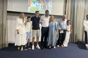(ΦΩΤΟΣ kerkida) Η ΕΝΠ τίμησε τον ΣΠΟΥΔΑΙΟ Μιχάλη Κωνσταντίνου!