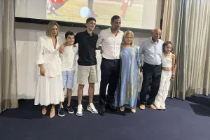 (ΦΩΤΟΣ kerkida) Η ΕΝΠ τίμησε τον ΣΠΟΥΔΑΙΟ Μιχάλη Κωνσταντίνου!