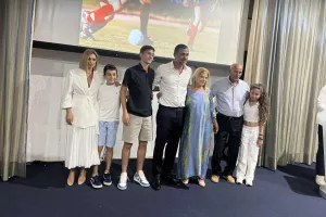 (ΦΩΤΟΣ kerkida) Η ΕΝΠ τίμησε τον ΣΠΟΥΔΑΙΟ Μιχάλη Κωνσταντίνου!