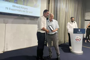 (ΦΩΤΟΣ kerkida) Η ΕΝΠ τίμησε τον ΣΠΟΥΔΑΙΟ Μιχάλη Κωνσταντίνου!