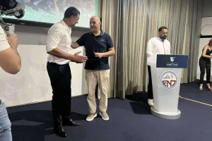 (ΦΩΤΟΣ kerkida) Η ΕΝΠ τίμησε τον ΣΠΟΥΔΑΙΟ Μιχάλη Κωνσταντίνου!