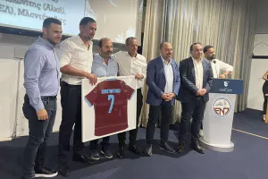 (ΦΩΤΟΣ kerkida) Η ΕΝΠ τίμησε τον ΣΠΟΥΔΑΙΟ Μιχάλη Κωνσταντίνου!