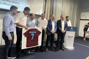(ΦΩΤΟΣ kerkida) Η ΕΝΠ τίμησε τον ΣΠΟΥΔΑΙΟ Μιχάλη Κωνσταντίνου!