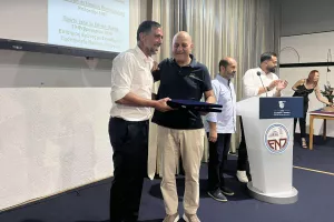 (ΦΩΤΟΣ kerkida) Η ΕΝΠ τίμησε τον ΣΠΟΥΔΑΙΟ Μιχάλη Κωνσταντίνου!