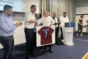 (ΦΩΤΟΣ kerkida) Η ΕΝΠ τίμησε τον ΣΠΟΥΔΑΙΟ Μιχάλη Κωνσταντίνου!