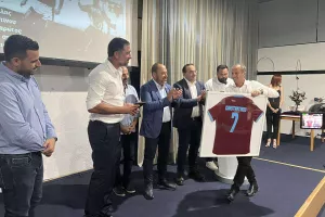 (ΦΩΤΟΣ kerkida) Η ΕΝΠ τίμησε τον ΣΠΟΥΔΑΙΟ Μιχάλη Κωνσταντίνου!