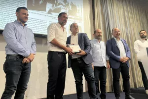 (ΦΩΤΟΣ kerkida) Η ΕΝΠ τίμησε τον ΣΠΟΥΔΑΙΟ Μιχάλη Κωνσταντίνου!