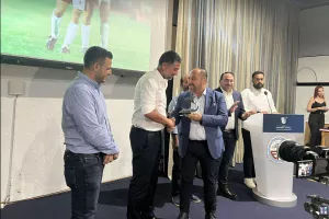 (ΦΩΤΟΣ kerkida) Η ΕΝΠ τίμησε τον ΣΠΟΥΔΑΙΟ Μιχάλη Κωνσταντίνου!