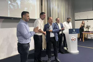 (ΦΩΤΟΣ kerkida) Η ΕΝΠ τίμησε τον ΣΠΟΥΔΑΙΟ Μιχάλη Κωνσταντίνου!