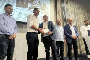 (ΦΩΤΟΣ kerkida) Η ΕΝΠ τίμησε τον ΣΠΟΥΔΑΙΟ Μιχάλη Κωνσταντίνου!