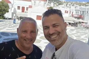 Παράγκα στην... Μύκονο!