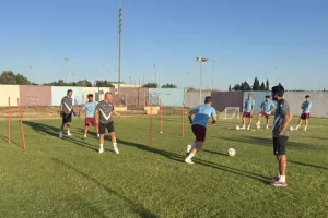 Προπόνησε και... αξιολόγησε τους μικρούς ο Κάναντι (Φώτος Kerkida)