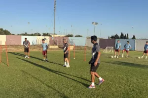 Προπόνησε και... αξιολόγησε τους μικρούς ο Κάναντι (Φώτος Kerkida)