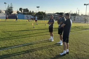 Προπόνησε και... αξιολόγησε τους μικρούς ο Κάναντι (Φώτος Kerkida)