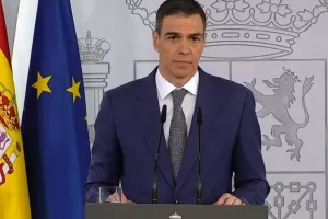«Δεν παραιτούμαι» δήλωσε ο Σάντσεθ και παρουσίασε σχέδιο 15 σημείων για την αντιμετώπιση της διαφθοράς