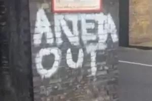 "Arteta out": Οπαδοί της Άρσεναλ βανδάλισαν τοιχογραφίες του Αρτέτα στο Λονδίνο