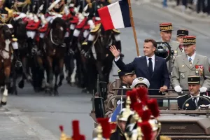 Εντυπωσίασε η μεγάλη στρατιωτική παρέλαση στο Παρίσι για την «Ημέρα της Βαστίλης»