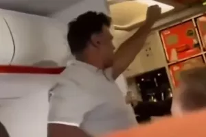 Πανικός σε πτήση προς Γλασκώβη: Άνδρας φώναζε "βόμβα" και "θάνατος στον Τραμπ"