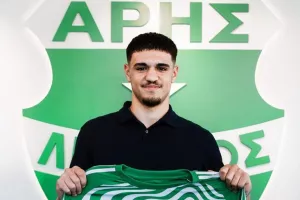 Επαγγελματικό συμβόλαιο με Θεοδοσίου