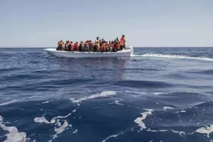 Τουλάχιστον 18 μετανάστες πνίγηκαν και 50 αγνοούνται σε ναυάγιο ανοιχτά του Τομπρούκ