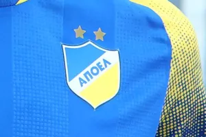Πετάει/ΑΠΟΕΛ