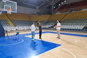 Επισκέφθηκε τη Λεμεσό και το γήπεδο του FIBA EuroBasket 2025 ο πρώην NBAer Νίκολοζ Τσκιτισβίλι