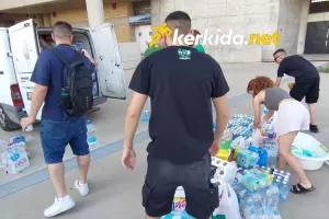 (Φώτος Kerkida) Συλλογή ειδών πρώτης ανάγκης στο ΓΣΠ
