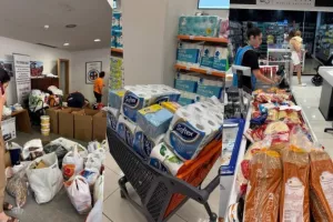 Στο πλευρό των πυρόπληκτων η Freedom24 Krasava ENY με είδη πρώτης ανάγκης