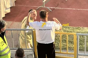 Αγκαλιές και χαμόγελα