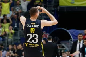 Γκούντουριτς: «Ανυπομονώ να φορέσω την κόκκινη φανέλα της Αρμάνι Μιλάνο»