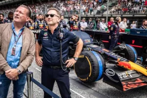 Ο Γιος Φερστάπεν αμφισβητεί τη Red Bull Racing...