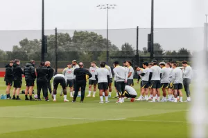 Με 27 παίκτες η προπόνηση της Λίβερπουλ, έμεινε εκτός ο Μακ Άλιστερ