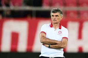 Oι ερυθρόλευκοι κοιτάζουν το ηλικιακό γκρουπ ώστε να παντρέψουν τη νεανικότητα με την εμπειρία!