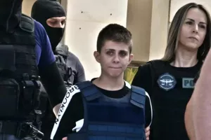 Στις φυλακές Κορυδαλλού η Ειρήνη Μουρτζούκου - Εικόνες από τη μεταγωγή της