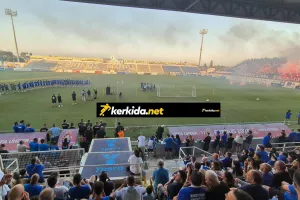 (Βίντεο kerkida) Με χειροκρότημα και πυρσούς η είσοδος των παικτών!