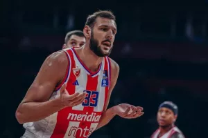 Eπέστρεψε στον Ερυθρό Αστέρα ο Πλάβτσιτς