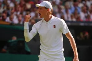 Βασιλιάς του Wimbledon ο Σίνερ με θρίαμβο απέναντι στον Αλκαράθ!