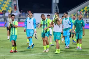 Χειροκρότησαν και χειροκροτήθηκαν στο φινάλε (φώτος & βίντεο)