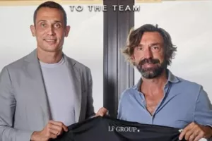 Ο Πίρλο στον πάγκο της Γιουνάιτεντ FC 