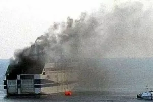Ιταλία: Φωτιά ξέσπασε σε πλοίο με 155 επιβάτες στον κόλπο της Νάπολης