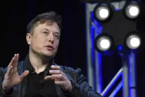 Ο Μασκ κήρυξε πόλεμο στην Apple για μονοπωλιακές πρακτικές υπέρ του ChatGPT