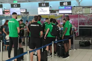 Αεροδρόμιο οι ποδοσφαιριστές της Ομόνοιας/ΦΩΤΟΣ