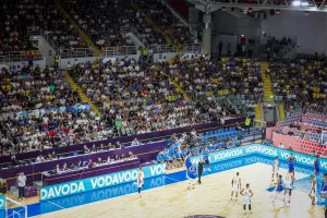 Ντύνεται στα χρώματα του FIBA EuroBasket 2025 το Αθλητικό κέντρο Σπύρος Κυπριανού 
