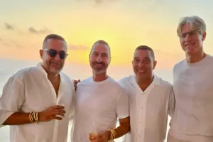 Τετράδα... στα λευκά!