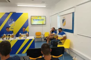 "Είμαστε το ΑΠΟΕΛ και πρέπει να πρωταγωνιστούμε/Λευκόθεο... όπως τις παλιές εποχές"