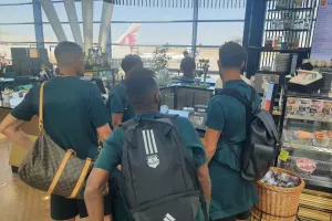 Χαμογελαστοί...στο αεροδρόμιο (19:00 με ΑΕΚ στη Λεμεσό)