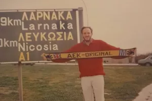 "Αρχηγέ, κατεβαίνει η ΑΕΚάρα μας Κύπρο"