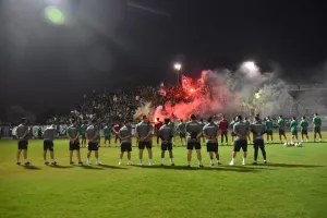 "Να στήσουμε το δικό μας πάρτι στα τσιμέντα"