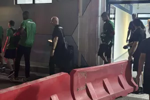 (Βίντεο-Φώτος kerkida) Η αποχώρηση της Ομόνοιας από την "Dalga Arena"